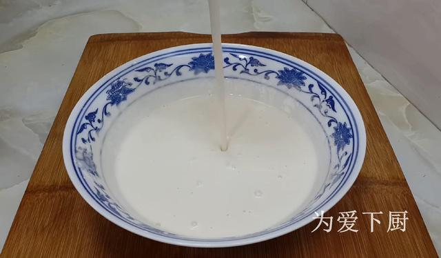 家常蛋饼的做法，家常鸡蛋饼的做法（家庭鸡蛋饼简单做法）