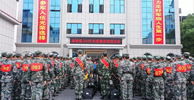 什么时候当兵最好，大学生新生入伍什么时间走最合适（大几去当兵比较好，你知道吗）