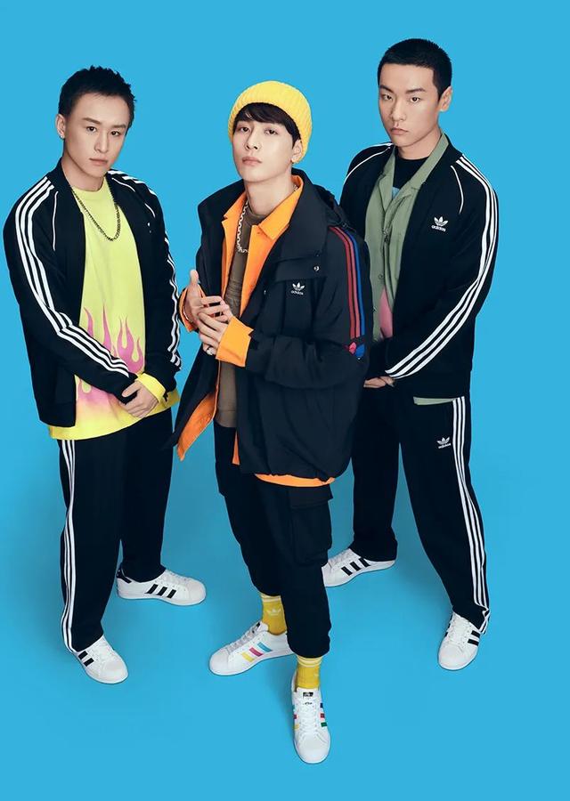 阿迪达斯标志图片，阿迪达斯旗下品牌有哪些logo（Adidas用了48年的三叶草LOGO）
