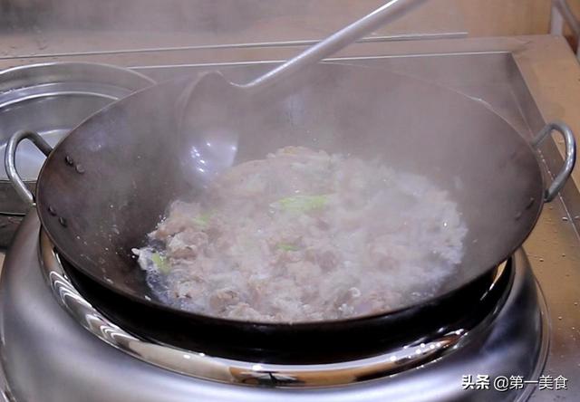 怎样做糖醋排骨，糖醋排骨怎么做（糖醋排骨这样做味道真是绝了）