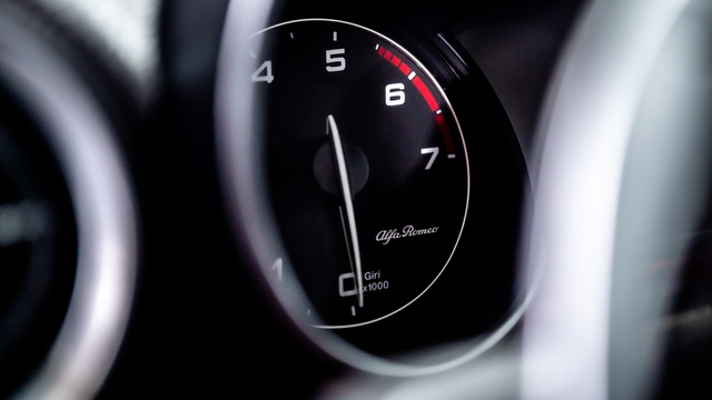 alfa romeo是什么车，alfa是什么品牌（来自意大利的浪漫与激情——阿尔法）