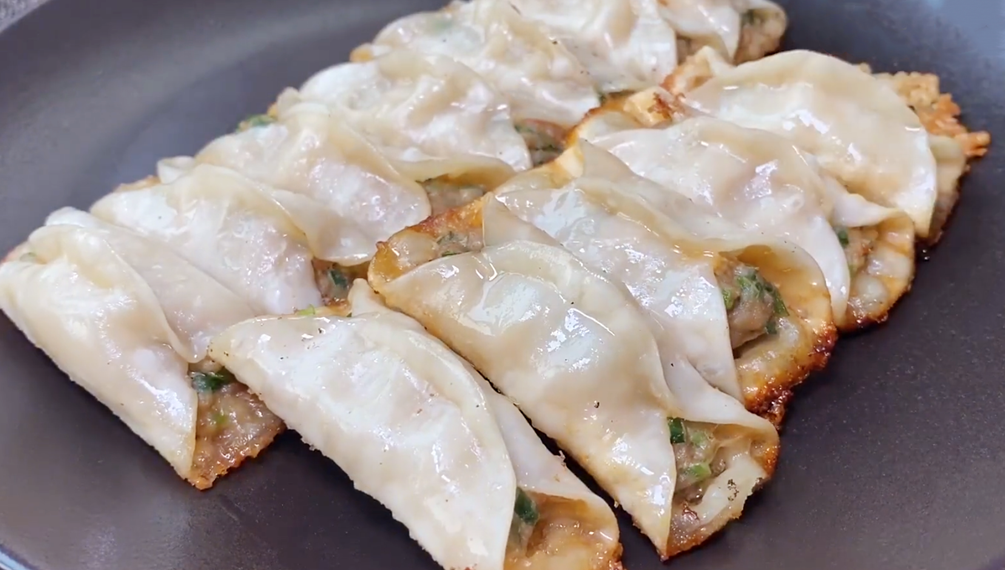 【韭菜锅贴】做法步骤图 教你正确做法 个个酥脆好吃不腻-起舞食谱网