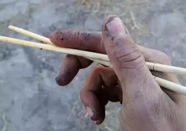 致敬抗疫英雄短句，致敬抗疫英雄短句子（致敬所有中国军人）