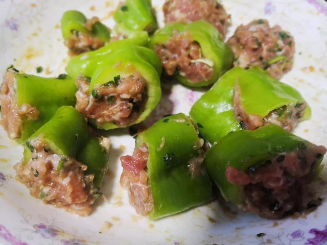 酱尖椒酿肉如何做，酱尖椒酿肉如何做视频（虎皮尖椒酿肉）