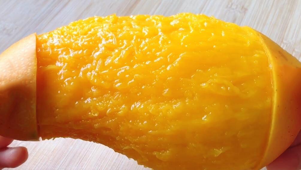 图片[6]-3种切芒果的方法 优雅吃光一个大芒果-起舞食谱网