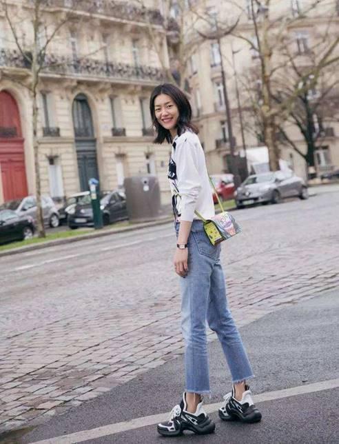 格子西服配老爹鞋好看吗，格子西服配老爹鞋好看吗男（分享老爹鞋最流行的3种搭配）