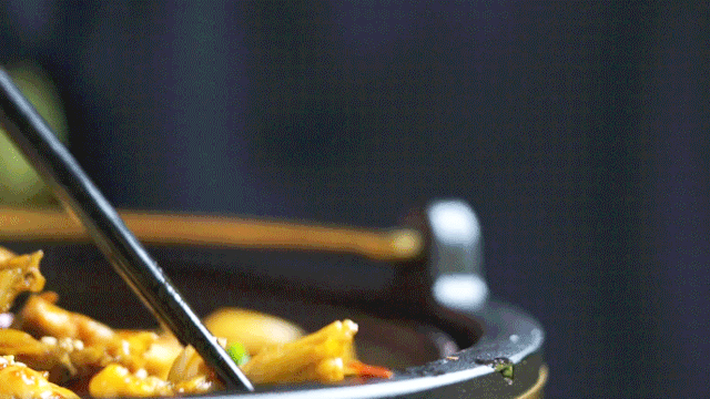 扛把子念kang还是gang呢，扛把子怎么读gang（蛙小侠，内讧了）