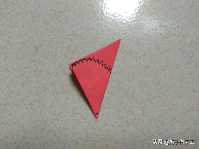 母亲节折纸礼物又简单又好看，简单又好看的母亲节折纸礼物（母亲节康乃馨怎么折简单又好看）