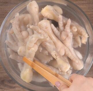 图片[3]-【脱骨鸡爪】做法步骤图 香糯软烂脱骨 连吃10只不过瘾！-起舞食谱网