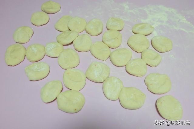 玫瑰花馒头怎么做，怎样做美味的南瓜味的玫瑰馒头（手把手教你做玫瑰花馒头）