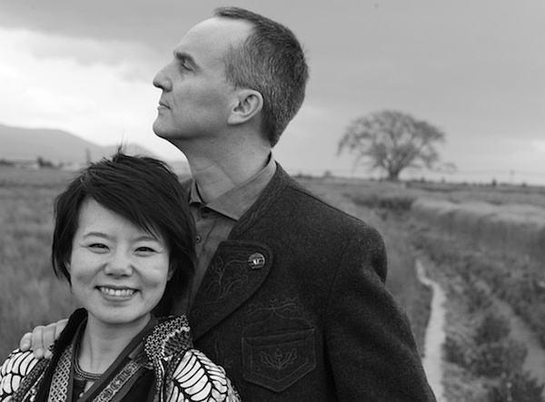 龚琳娜年轻时候唱歌，开挂的龚琳娜：5岁登台