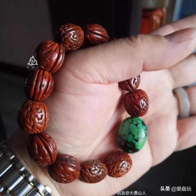 桃核手串什么样的最名贵，什么品种的桃核手串好有价值（这6种“白菜价”手串）