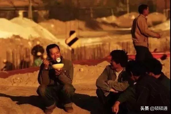 女人梦见建筑工地现场，梦见建筑工地什么寓意（项目部的光棍满街转）