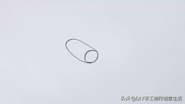 简笔画——书桌一角，图书室一角简笔画（简单又好玩的简笔画）