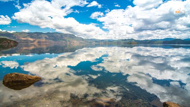 泸沽湖海拔高度多少米，泸沽湖海拔多高（穿越时空的浪漫邂逅）