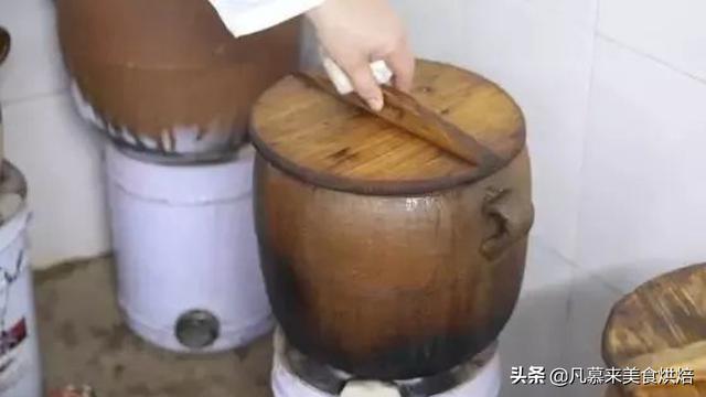 煲老藕是什么意思，我锅中煲老藕（跟着武汉煨汤非遗传承人学做莲藕排骨汤）