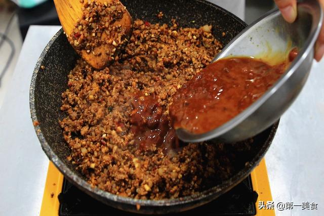 香菇肉馅饺子怎么调馅，家常香菇肉馅怎么调（教你做香菇肉酱）