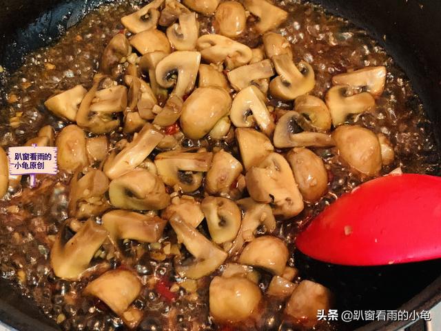 口蘑怎么做好吃，白色口蘑怎么做好吃（一口一个停不下来）
