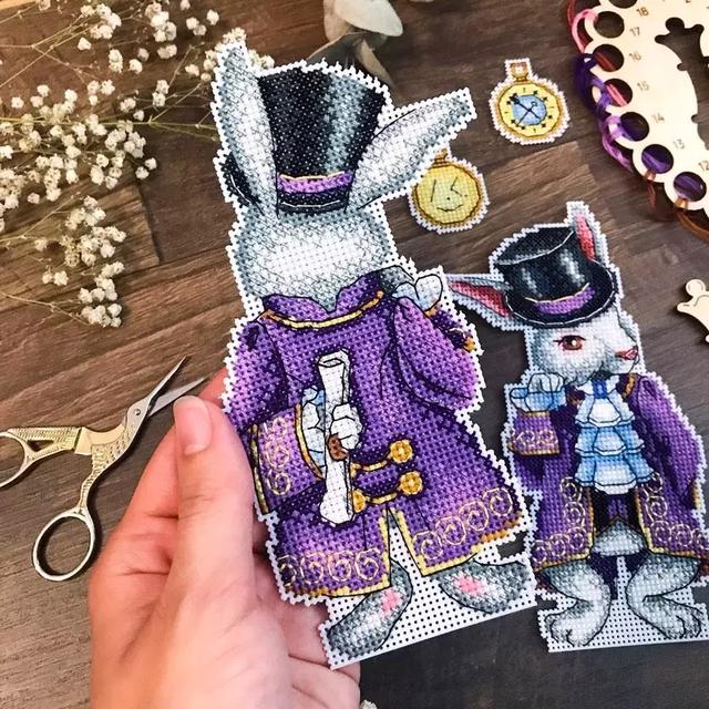 【十字绣枕头图案】哪些十字绣枕头图案好看，手工十字绣枕头图案大全（35款十字绣作品大赏析）