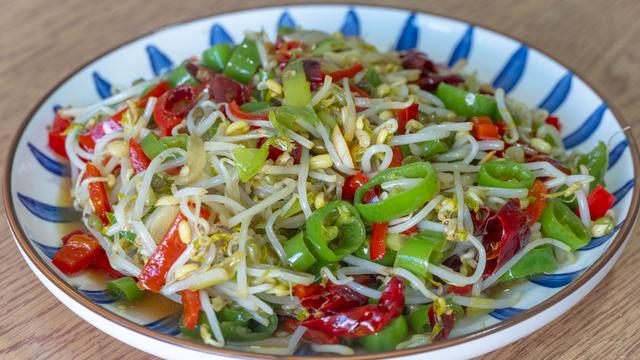 豆芽炒多久能熟，炒豆芽做法（在家发豆芽原来这么简单）