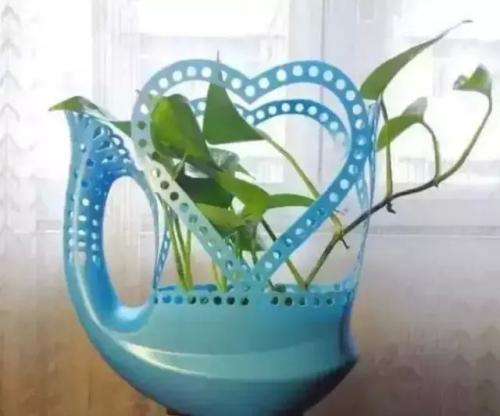 洗衣液瓶子做简易花盆制作方法，洗衣液瓶子如何做制作花盆（洗衣液桶别扔）
