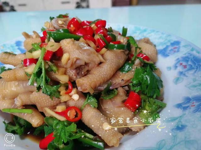 凉拌鸡爪和香辣鸡爪做法，凉拌香辣鸡爪的制作方法和配料（教你做香辣美味的凉拌鸡爪）
