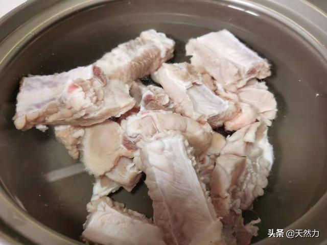 萝卜排骨汤的功效，白萝卜排骨粥的功效（排骨可以熬粥吗）