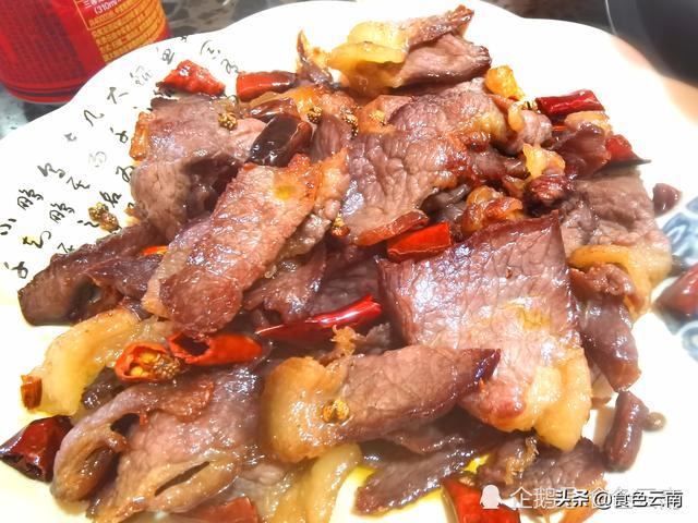 牛肉汤锅的做法和配料，牛肉汤锅的做法和配料视频窍门（云南最原汁原味的江湖火锅）