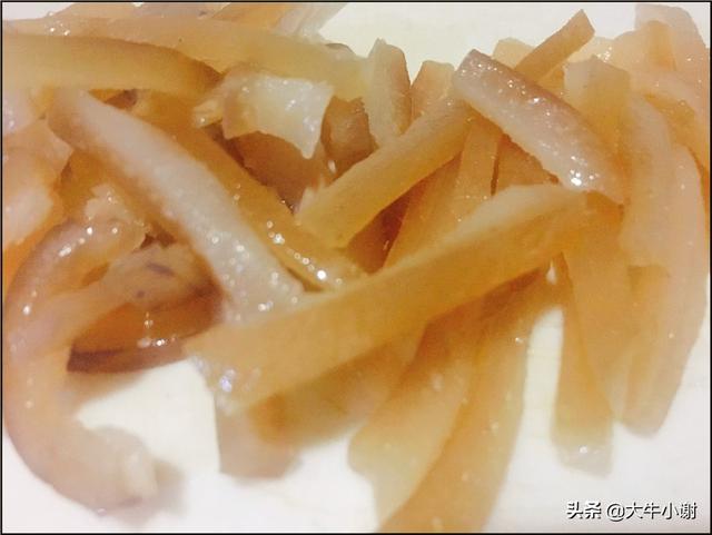 猪皮的做法 黄豆芽炒猪皮的做法，猪皮的做法（富含胶原蛋白、维生素C）