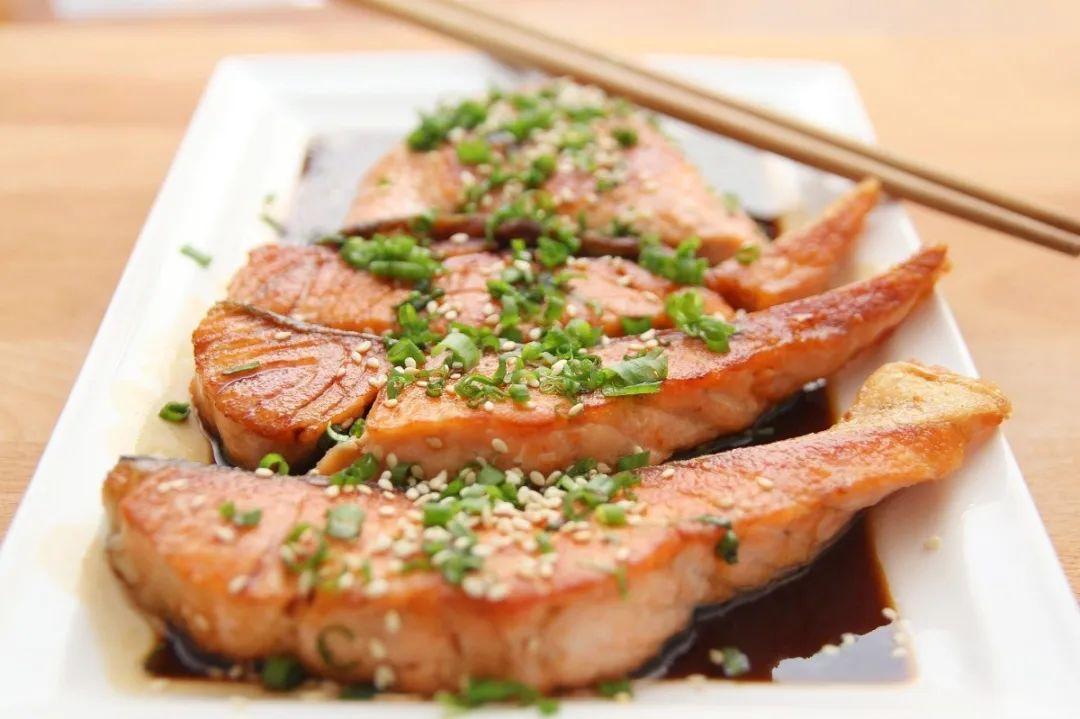 四类人慎食鲈鱼：防痛风头晕过敏，健康饮食需注意禁忌人群