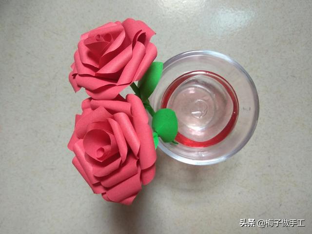 用卡纸做玫瑰花，简单又好看的手工折纸玫瑰花（梅子教你DIY玫瑰花折纸）
