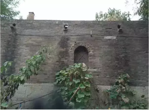 陰宅風水白虎穿堂是什么意思?（陰宅風水學什么叫龍虎下堂）