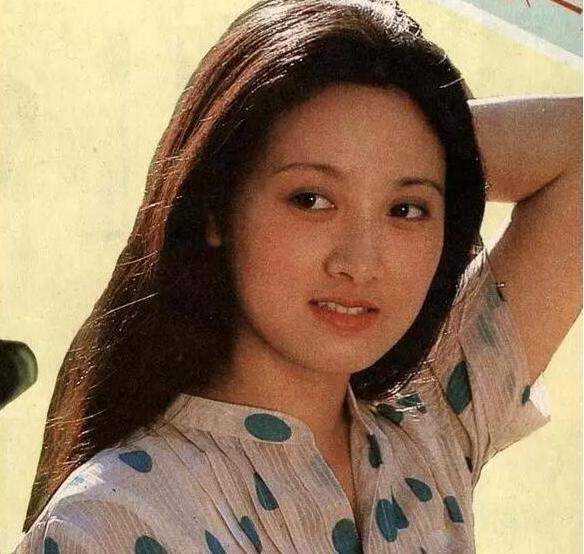 张默是邓婕的儿子吗，张默的母亲是谁（嫁给净身出户的张国立）