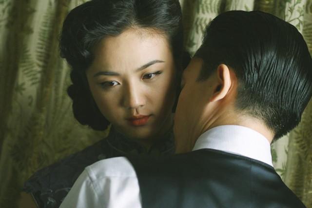 女生腋窝有毛还是没有毛好，女生有腋毛是好还是没有好（女人有毛性感还是无毛性感）