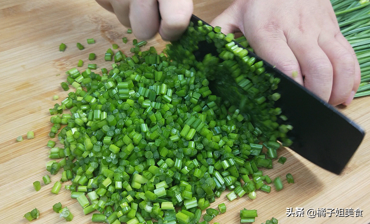 图片[4]-【西红柿韭菜花鸡蛋饺子】做法步骤图 鲜嫩多汁 大人孩子都抢-起舞食谱网