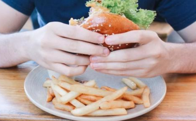 喝豆浆会胖吗，早上喝豆浆会胖吗（容易长胖的5种早餐）