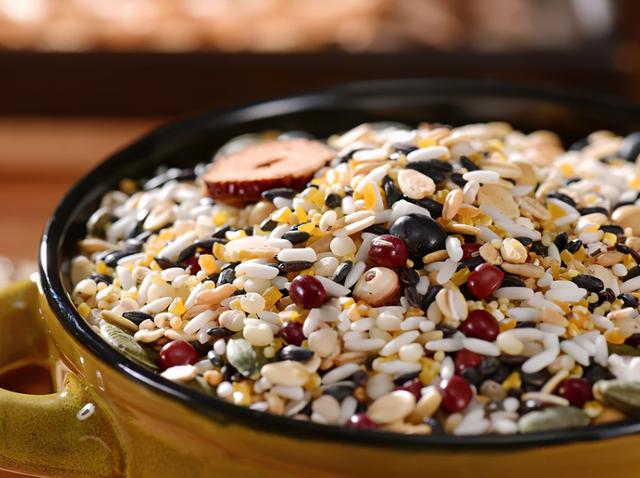 炒芡实功效与作用，炒芡实功效与作用及禁忌（这食材健脾益气、去湿止泻）