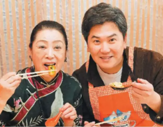 侯炳莹什么时候离去的，侯炳莹（被家人虐待只能写书摆脱阴霾）