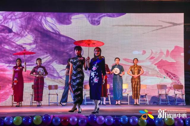 外婆的澎湖湾串词，外婆的澎湖湾串词主持人（2019元旦晚会）