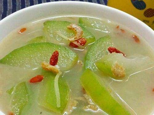 冬瓜羊肉汤的做法，羊肉冬瓜汤的家常做法（冬天养生吃冬瓜）