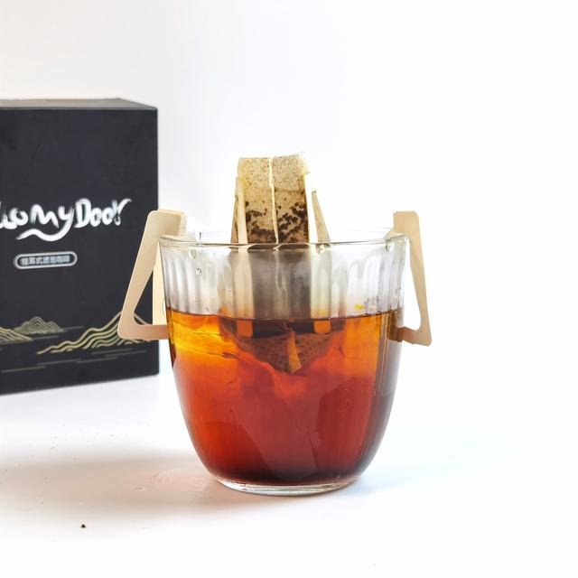 美式咖啡和拿铁的区别，拿铁和美式咖啡的区别（为什么有人说美式加奶很土）