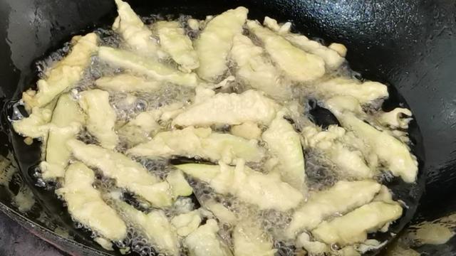干煸茄子的家常做法，香酥可口多种吃法