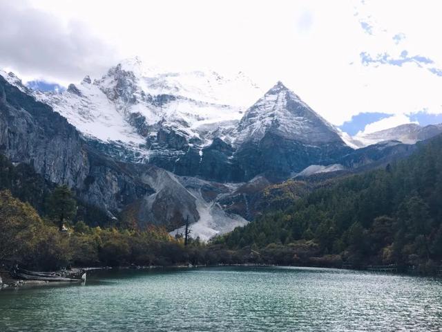稻城在哪，亚丁稻城在哪（在稻城亚丁，满载一身春色而归）