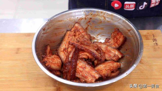 扣碗排骨的做法，排骨扣碗的家常做法（这才是扣肉的地道做法）