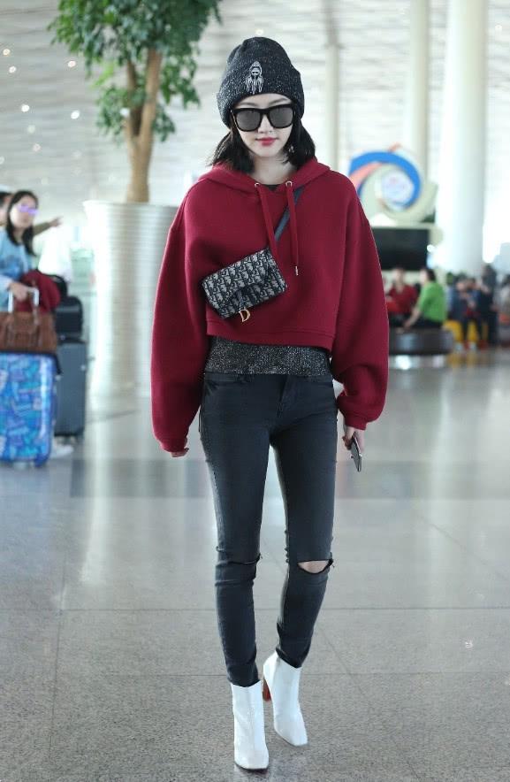 藏青色是什么颜色，藏青色短袖配什么颜色裤子（让你轻松当个时尚博主）