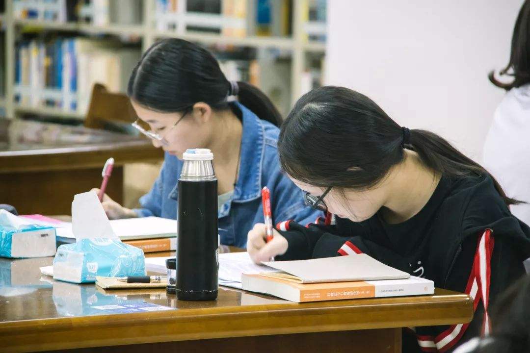 大学英语等级考试（大学生公认）