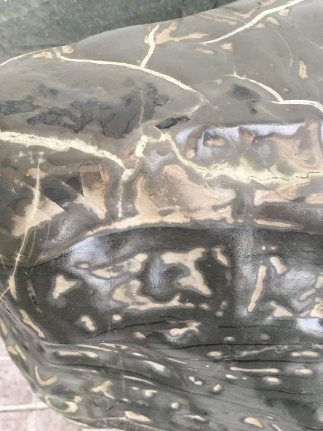 足加石念什么字，足加个石念什么字（谁能解读它周身分布的文字符号。）