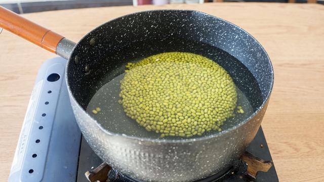绿豆汤怎么做好吃又浓稠，怎么煮绿豆汤浓稠好喝（原来绿豆汤要这样煮）