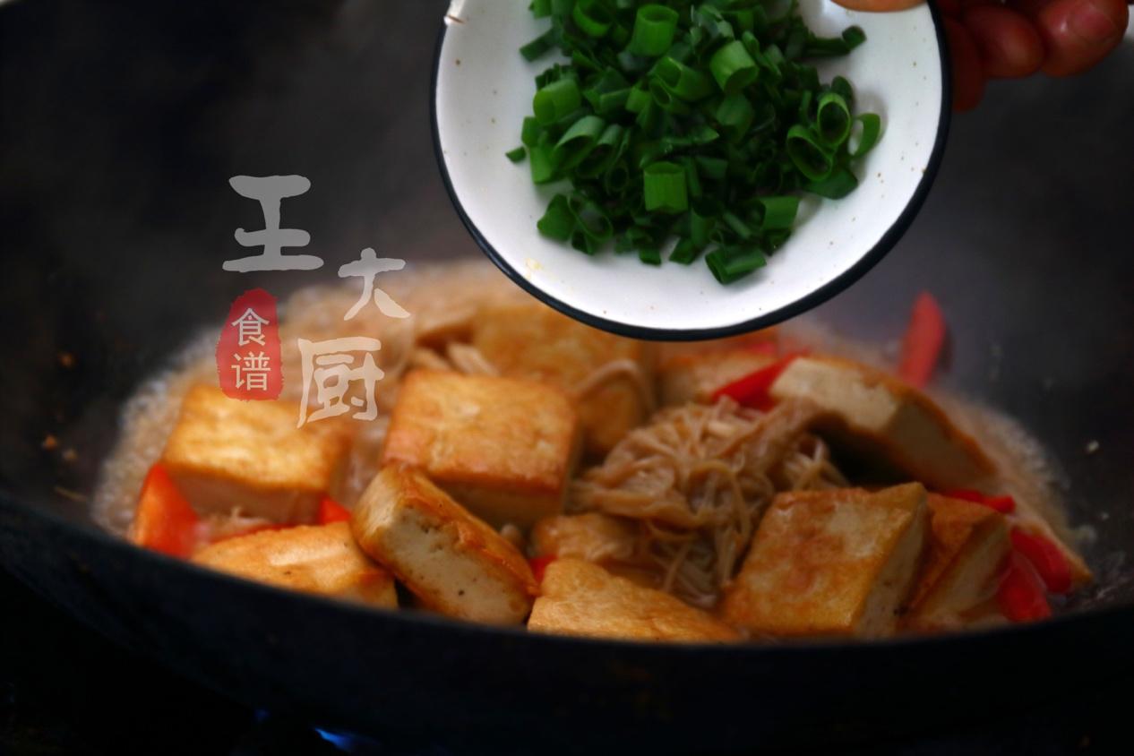 豆腐焖金针菇做法，适合夏天经常吃的焖菜——金针菇焖豆腐