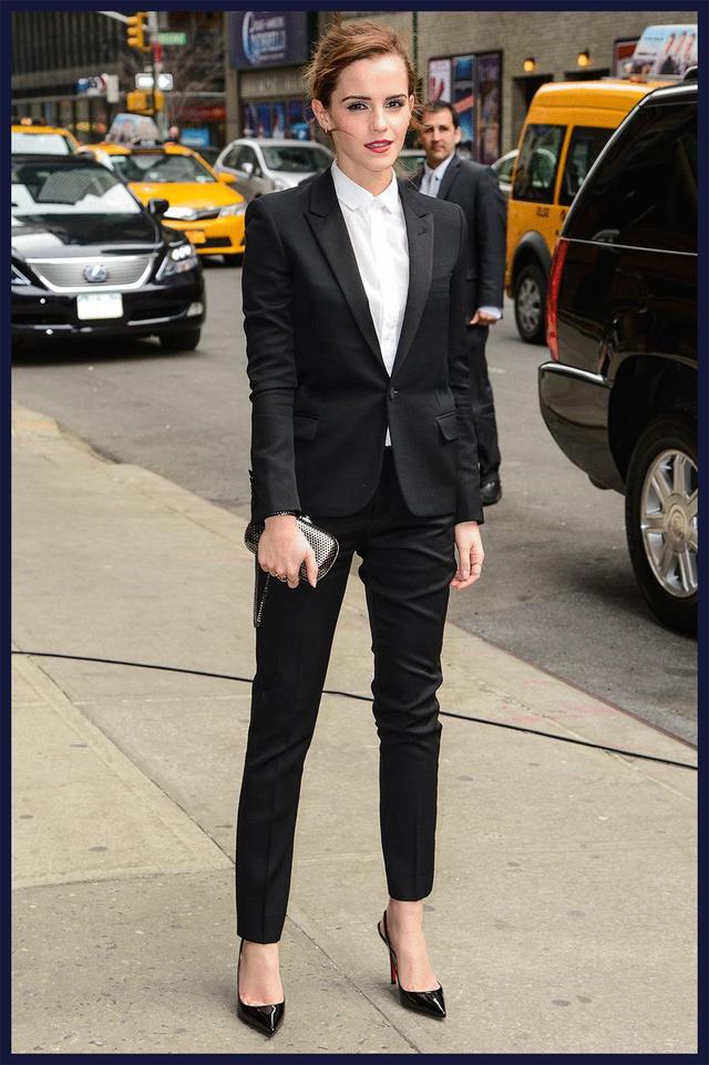 面试穿什么衣服，公务员面试穿什么衣服合适（恭喜您离年薪百万又近了一步）